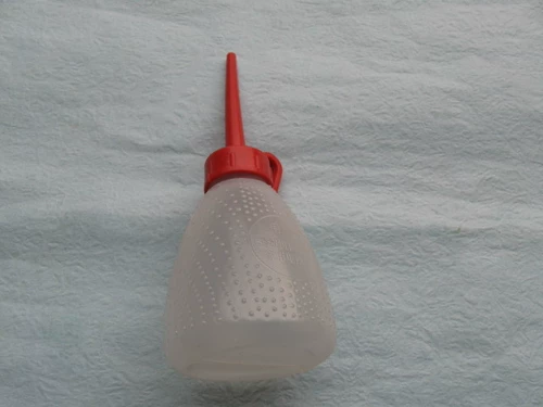 Пластиковая бутылка, маленькое моторное масло